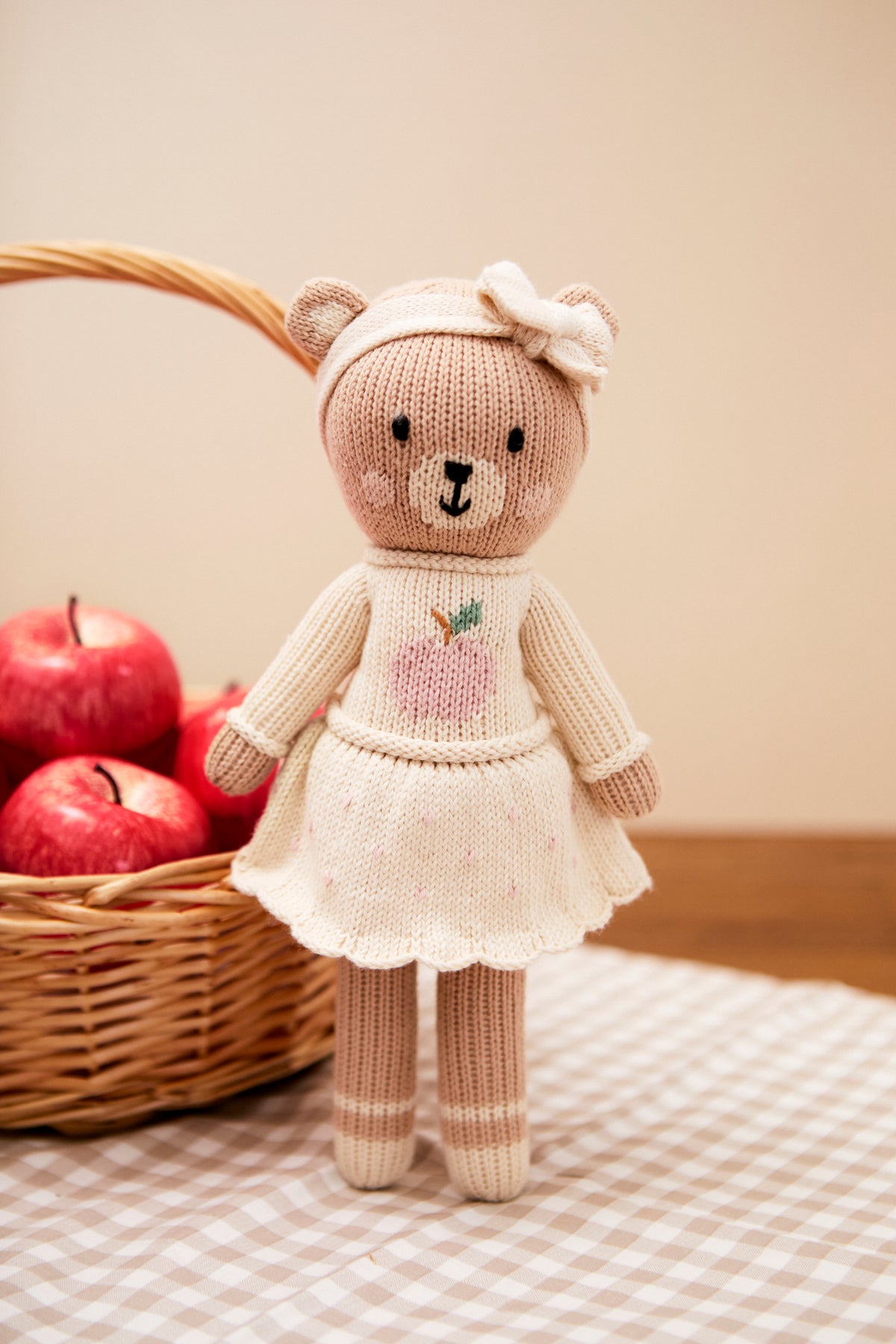 Emma the bear with apple 11"- Natural