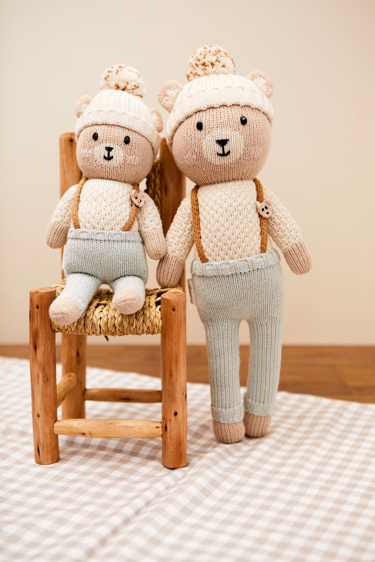 Arthur the bear light blue - 11"
